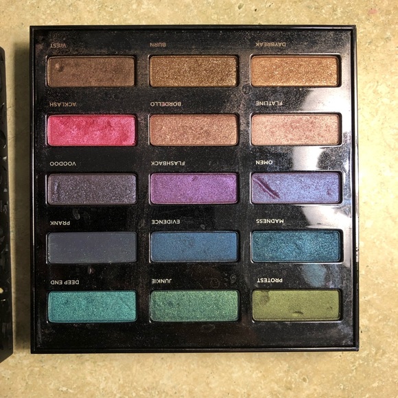 Eyeshadow Palette - Picture 2 of 4